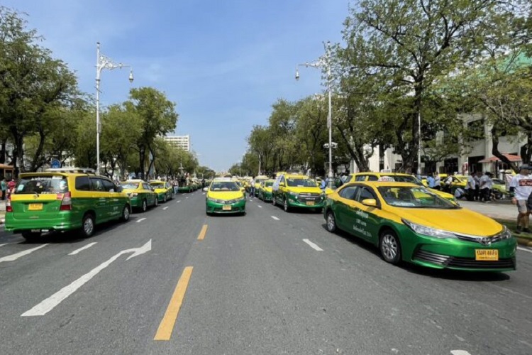 คมนาคมไฟเขียว ขึ้นค่าแท็กซี่ เฉพาะพื้นที่กรุงเทพฯก่อน 8 หมื่นคัน